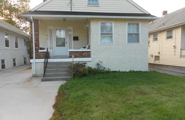 Cozy 2 Bedroom Home off Poplar Level photos photos
