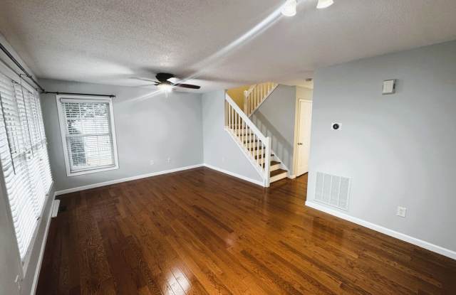 Spacious 3-Level Townhouse in Harrisonburg Gallery 3
