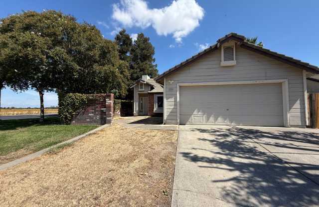 3 Bed, 2 Bath Corner Lot photos photos