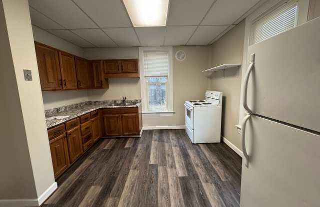 Spacious & Cozy 2-Bedroom Lower Apartment with Appliances & Garage Space Included! Gallery 2
