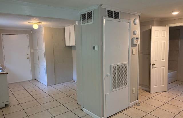 2 bed 1 bath house near Five Points! $975/month - All new appliances! Gallery 4
