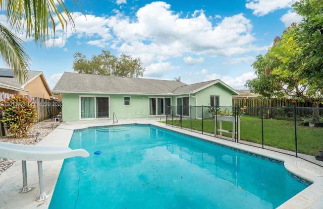 4125 NW 96th Ter photos photos