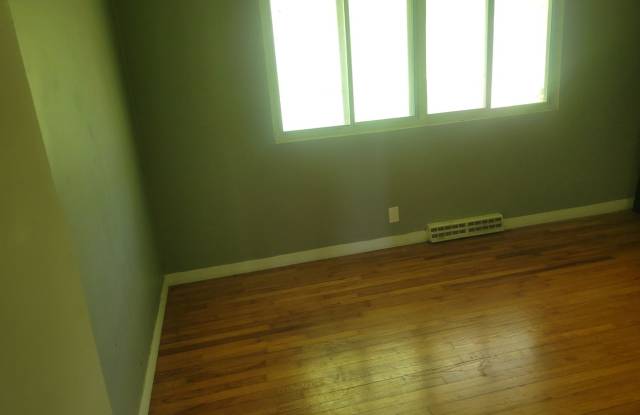 Cute 2 bedroom! Gallery 3