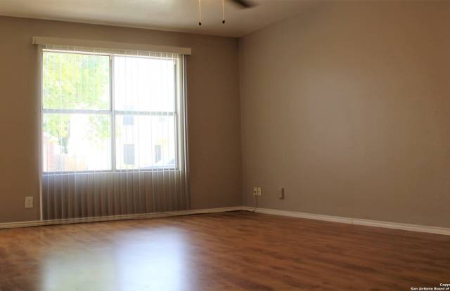 9226 ENCINO VLG Gallery 3