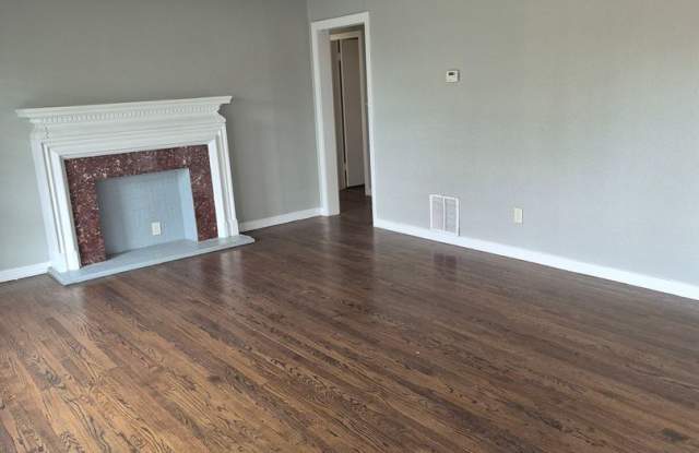 Charming 3-Bedroom, 2-Bath Home with Bonus Living Space Gallery 4