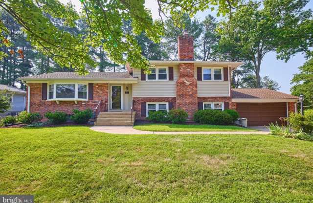 1011 FAIRWAY DR NE - 1011 Fairway Drive Northeast, Vienna, VA 22180