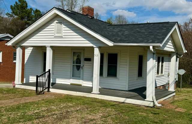 Ready to show! - 513 East Avenue, Belmont, NC 28012