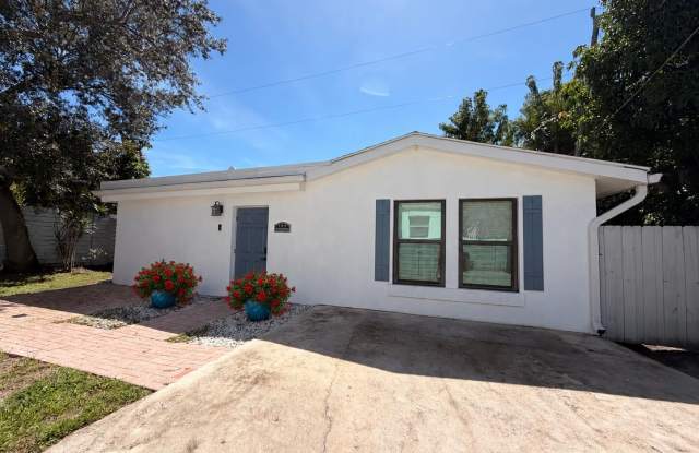 918 UPLAND Road Gallery 1