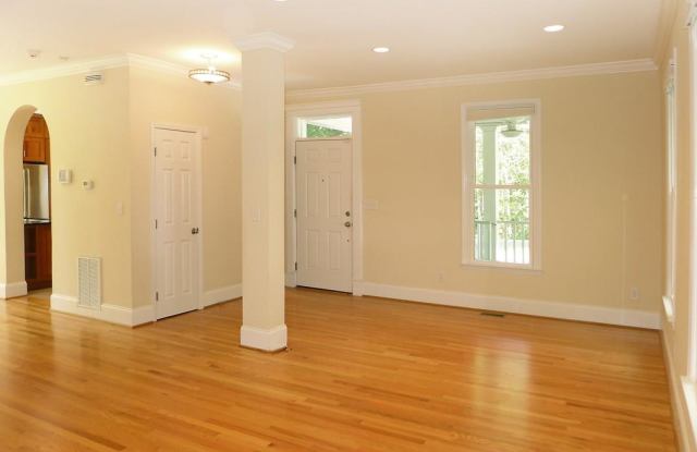 701 Edgewater Circle Gallery 4