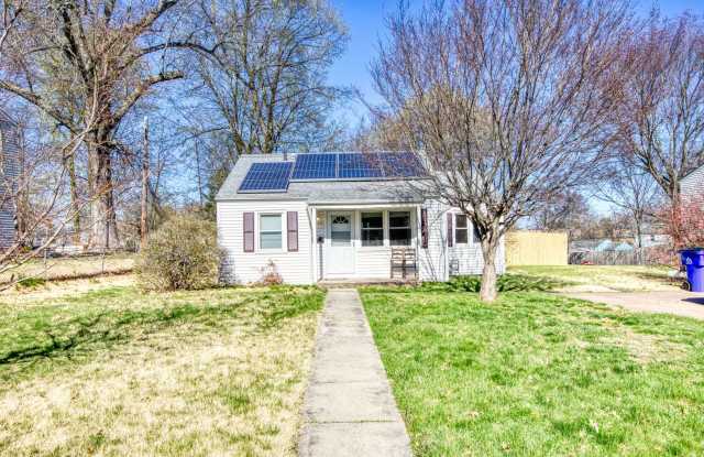 3 Bedroom Single Family Rental - Fenced in yard photos photos