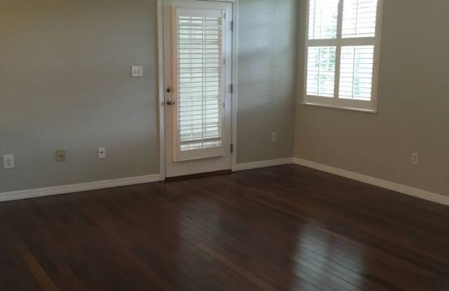 677 Post Oak Cr. #103 Gallery 3