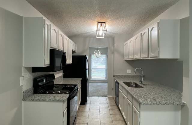 3 Bedroom | 2 Bath | 2 Car Garage near Clark High School! Move in Ready! Gallery 1