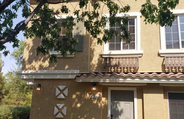 AVAILABLE NOW IN THE GARDENS GILBERT!!! photos photos