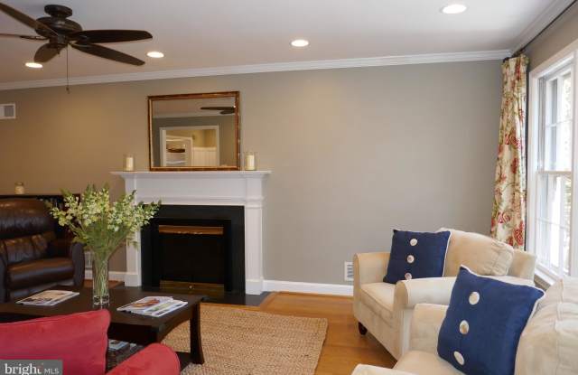 8707 RIDGE ROAD Gallery 3