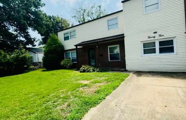 Amazing 6 Bedroom 3 Bathroom Two Story Home located in the Magruder Area of Hampton VA! - 24 Banister Drive, Hampton, VA 23666