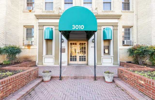 3010 Wisconsin Ave, NW Gallery 1
