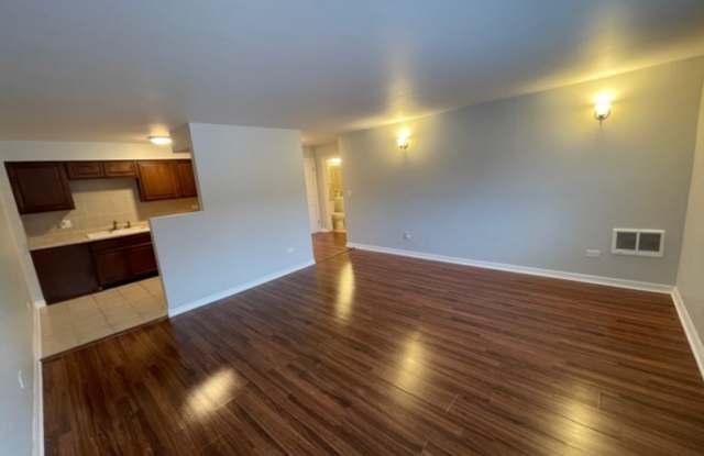 517 S. Milwaukee Avenue - 517-07 photos photos