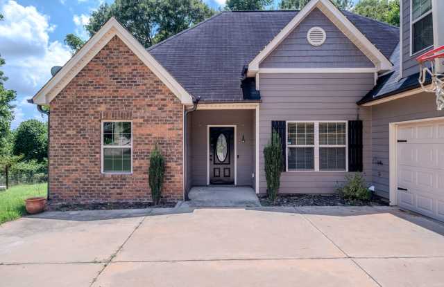 Spacious 3BR Home with Bonus Suite, Fenced Yard & 2-Car Garage Gallery 3