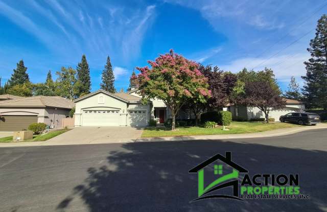 Gated Heritage Oak: 3 Bed 2524 sqft, Single Story, Carpet Hardwood Floors, Access Community Clubhouse Tennis Courts, Pool, No Pets Gallery 3