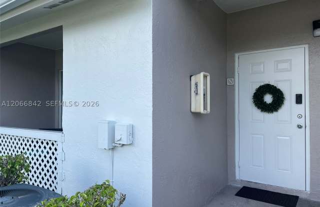 17515 NW 67th Ct Gallery 2