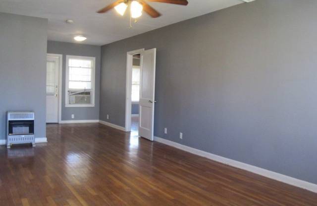 818 W RUSSELL PL Gallery 2