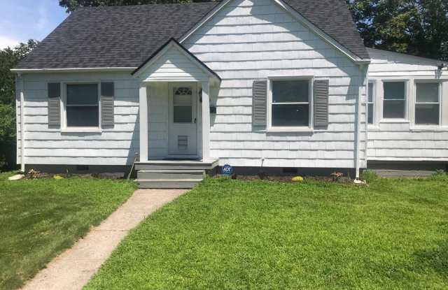 Cape Cod House in Central Norfolk Gallery 1