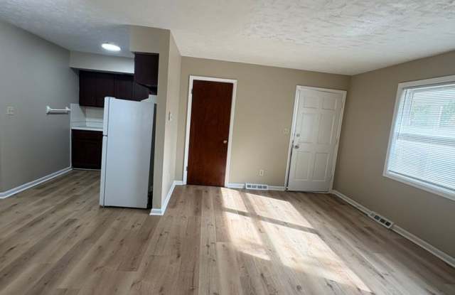 2 Bedroom Duplex on Strode Station Circle Gallery 1