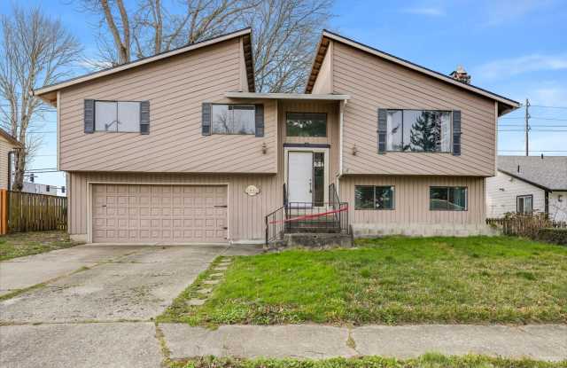 Beautiful 4 bed, 3 bath rental home in North Central Gresham! photos photos