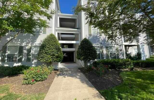 10022 VANDERBILT Circle Gallery 1