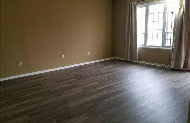1675 Woodland Drive Gallery 4