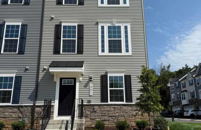 Brand New Build (Never lived in!) END UNIT townhouse available for immediate move in! photos photos