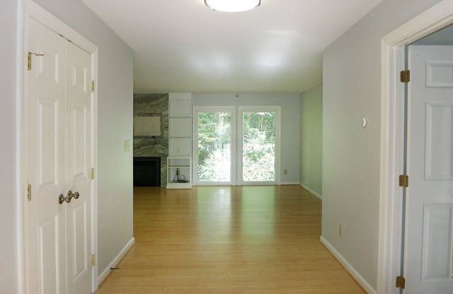 1016 Pinehurst Drive Gallery 4