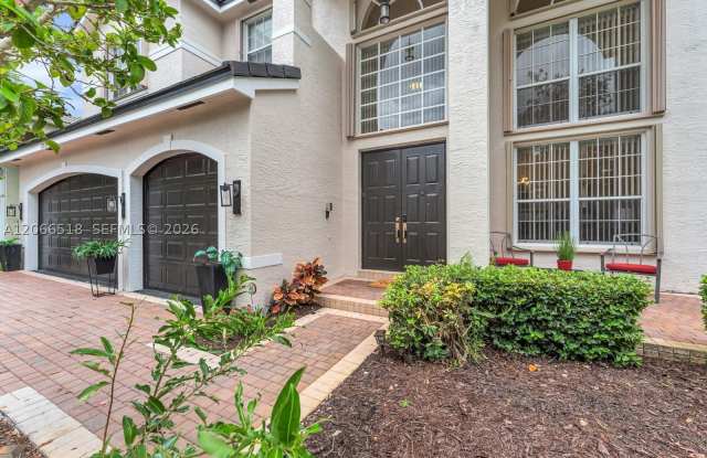 19500 SW 39th Ct Gallery 4