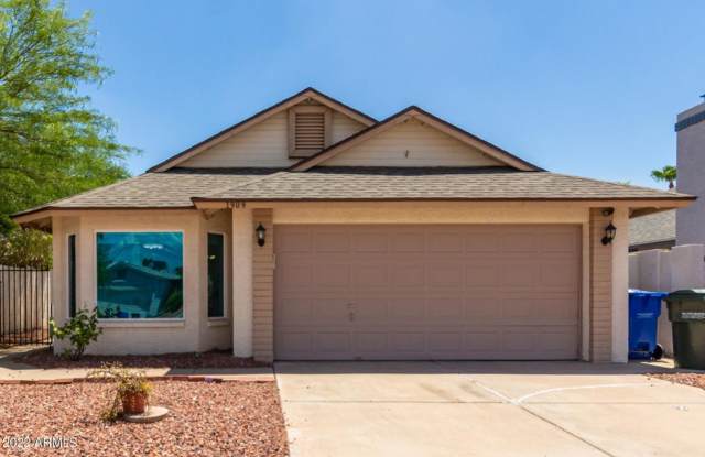 Charming 3 bed, 2 bath home in Phoenix w private courtyard! photos photos