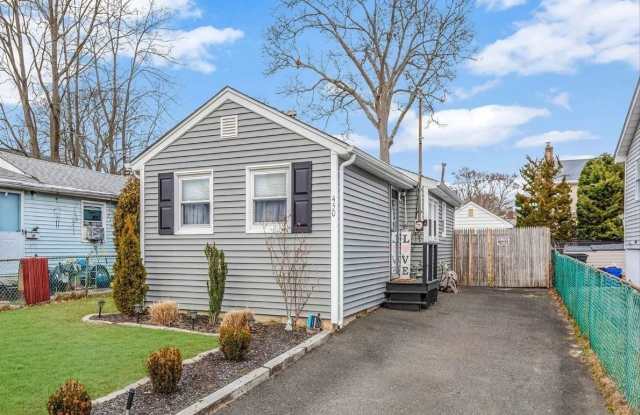 450 S Fulton Avenue - 450 South Fulton Avenue, Lindenhurst, NY 11757
