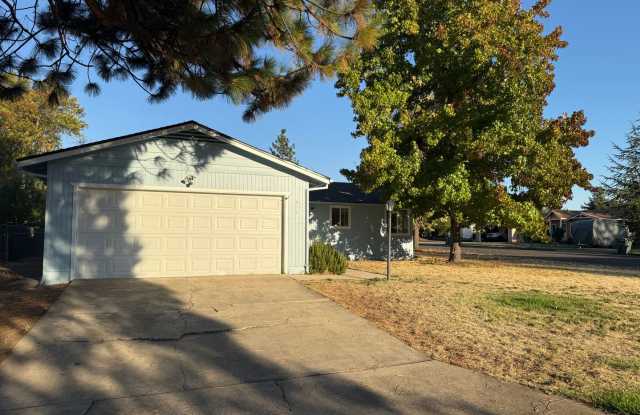Easy Ashland Living on a Peaceful Corner Lot Gallery 3