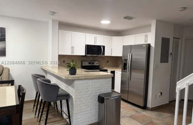 13917 SW 175th Ter Gallery 2