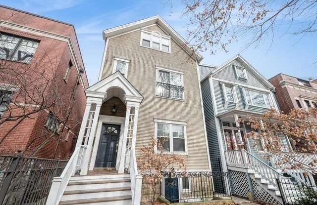 1110 W Wolfram Street unit: 2 photos photos