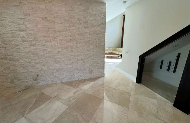 6733 Northwest 81st Court Gallery 4