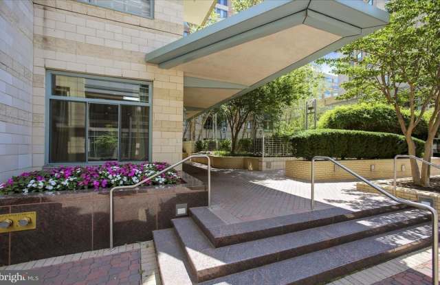 851 N GLEBE Road N unit: 1113 photos photos