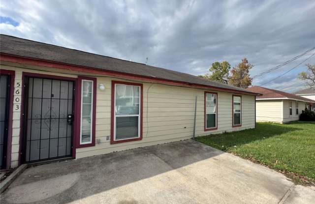 3-Bedroom, 2-Bathroom Duplex in A Convenient Location! - 5341 Nolda Street, Houston, TX 77007
