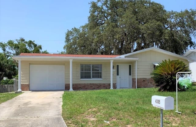 4305 Crestfield Ave. - 4305 Crestfield Avenue, Beacon Square, FL 34691