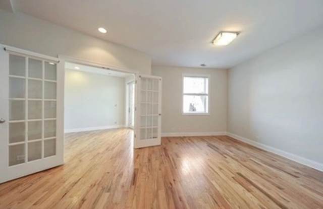 Gorgeous 2b/2ba in Uptown w/ Private Patio, In-Unit W/D, Massive Roof Deck and Elevator Gallery 3