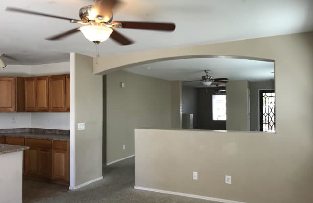 806 S 111th Drive Gallery 4