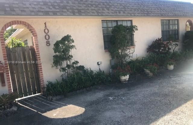 1016 NE 34th Ct - 1016 NE 34th Ct, Oakland Park, FL 33334