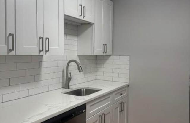 65 Oaklawn Avenue Gallery 4