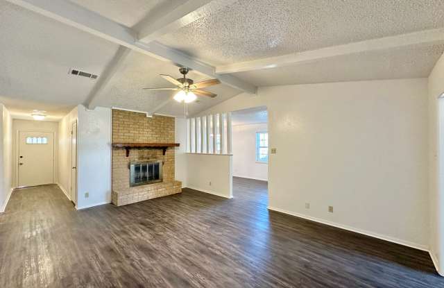 1501 Farhills Dr Gallery 4