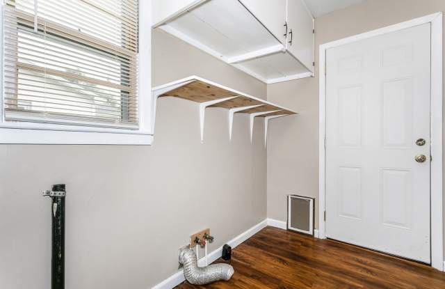 Updated 3 Bedroom Home with New Windows! Gallery 4