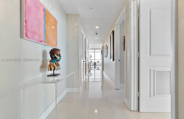3737 Collins Ave Gallery 2