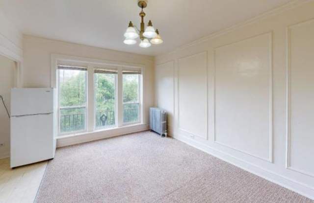 4901 N Christiana Gallery 2